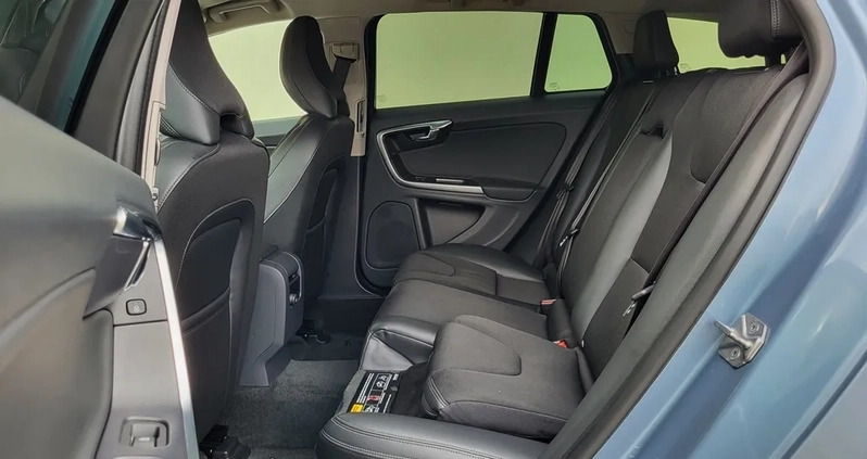 Volvo V60 cena 63500 przebieg: 129000, rok produkcji 2017 z Aleksandrów Łódzki małe 529